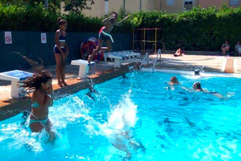 Accueil des enfants en situation de handicap : activité piscine