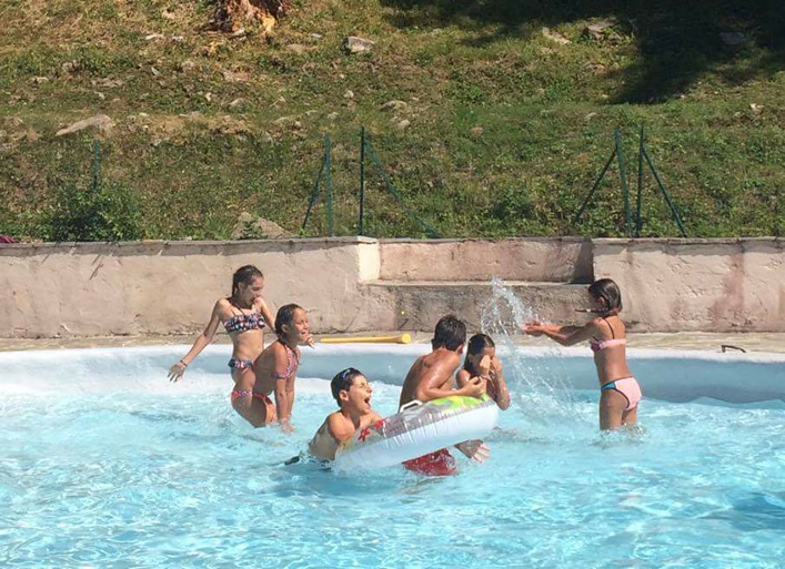 Séjour Peira Cava (les enfants dans la piscine)