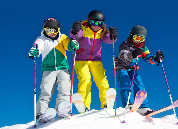 Séjours ski : jeunes qui skient