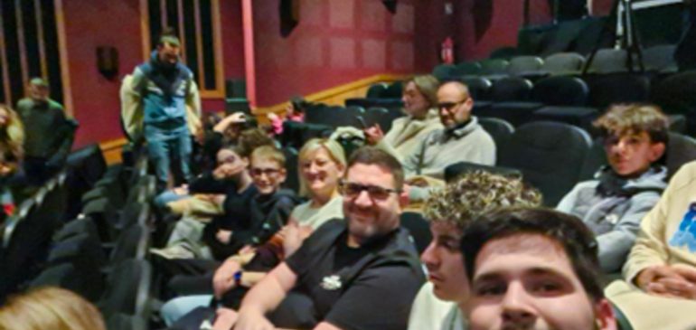 Une soirée théâtre pour ouvrir le dialogue entre parents et adolescents 🎭